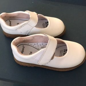 Pediped White Velcro shoe. Excellent condition